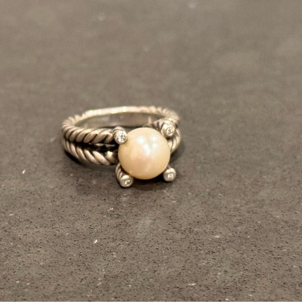 David Yurman Cable Collectibles pearl ring in sterling silver with diamonds.